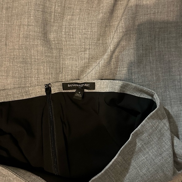 BANANA REPUBLIC PENCIL SKIRT - Picture 2 of 3